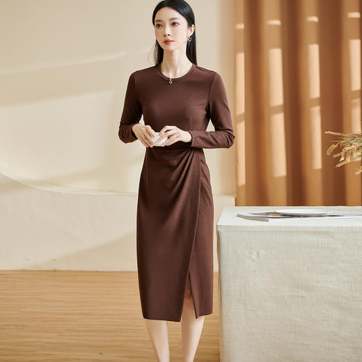 米思阳2026春季新款高级感通勤优雅收腰遮腹连衣裙捏褶设计开叉修身中长裙2675 商品图3