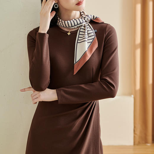 米思阳2026春季新款高级感通勤优雅收腰遮腹连衣裙捏褶设计开叉修身中长裙2675 商品图4