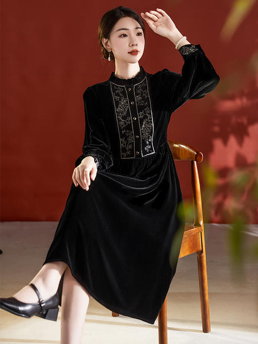 QS-82395682新款黑色复古真丝丝绒长袖刺绣花边立领连衣裙中长裙 商品图2