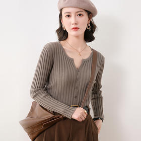 【春节不打烊】【法丝璐法式气质V领针织开衫】浓浓的法式气息😍早春值得入手❗某宝售价💰296，现团💰49  拿下高品质！