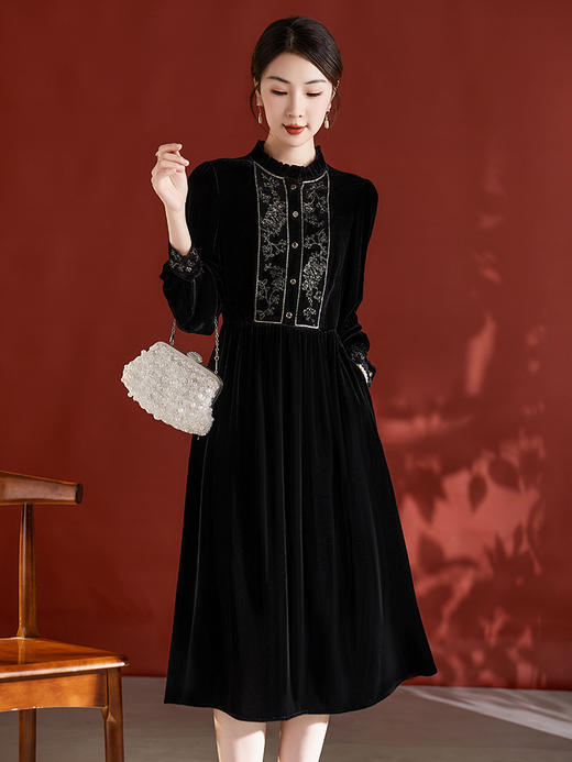 QS-82395682新款黑色复古真丝丝绒长袖刺绣花边立领连衣裙中长裙 商品图3