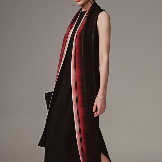 TANGY Collection天意高端2023秋季新品商场同款女士围巾 商品图2