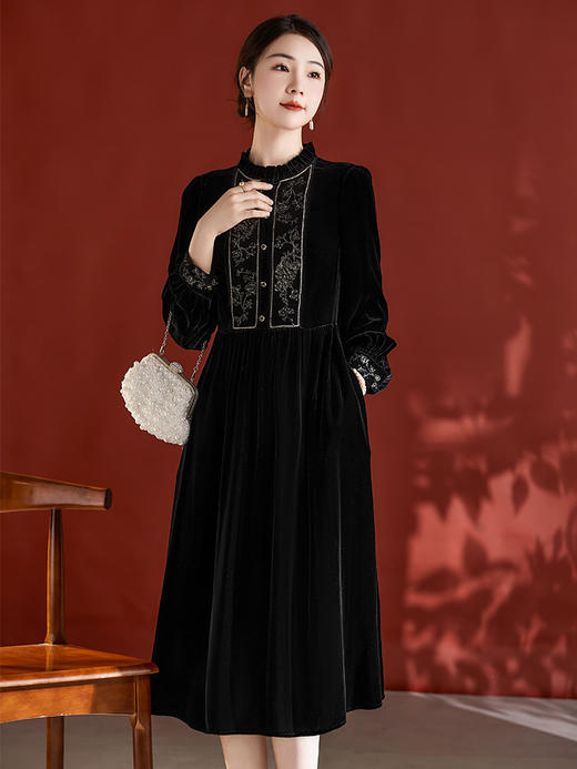 QS-82395682新款黑色复古真丝丝绒长袖刺绣花边立领连衣裙中长裙 商品图0