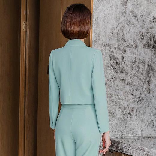 娜璐多 时尚短款小西装套装女春秋2023新款小个子显高休闲西服外套两件套 商品图3