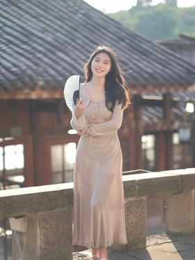 迷人的恐怕不是我，而是这条#法式裙~