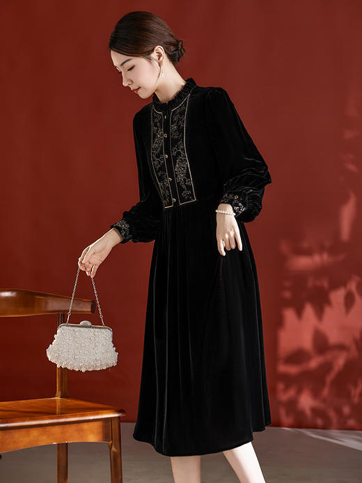 QS-82395682新款黑色复古真丝丝绒长袖刺绣花边立领连衣裙中长裙 商品图1