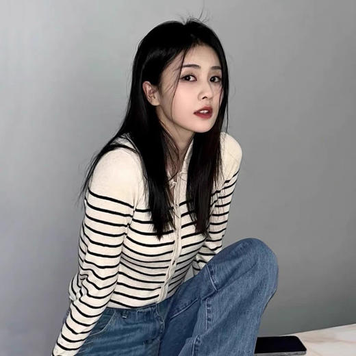 【断码 清仓 凑单】 薄款针织翻领条纹开衫 IC小禾 莱茵河边轻盈减龄薄款 超细织棉条纹 翻领开衫 商品图3