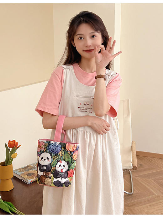 【熊猫手提包】卡通国宝熊猫帆布包  水桶形状手拎便当包  外出妈咪包上班手提包 商品图3