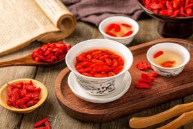 身体虚弱劳累，干活力不从心，只泡枸杞就够了吗？