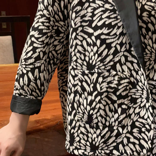 圣三利女装 新款O形花朵提花针织上衣外套SL2032122 商品图4