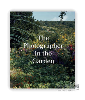 The Photographer in the Garden / 花园里的摄影师