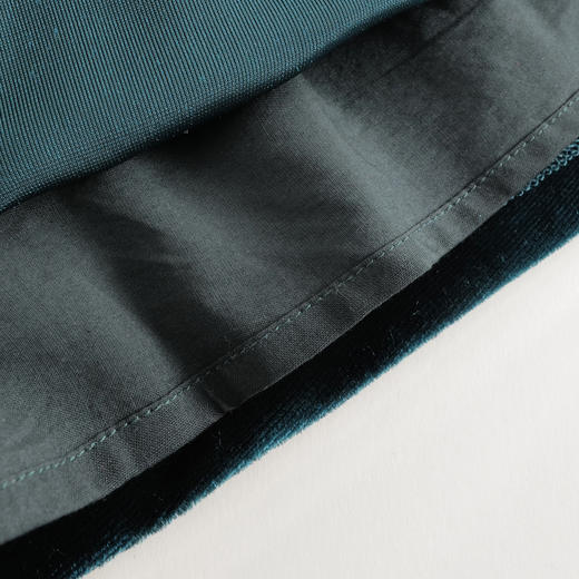 【马克珍妮 芦芙】秋装新款 女童柔软泡泡袖花边丝绒连衣裙231577 商品图4