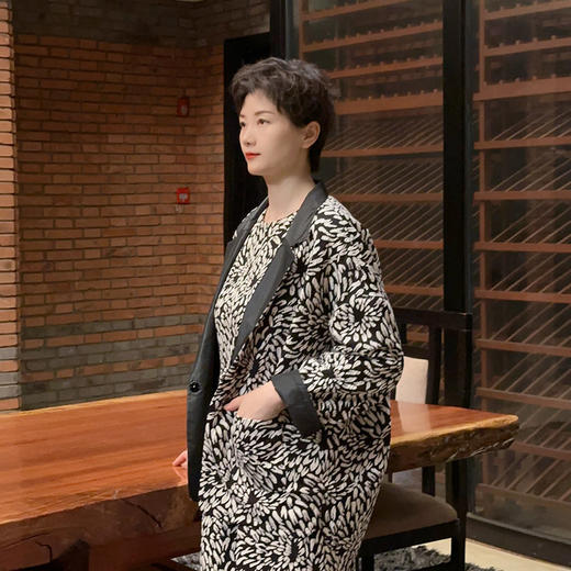 圣三利女装 新款O形花朵提花针织上衣外套SL2032122 商品图1