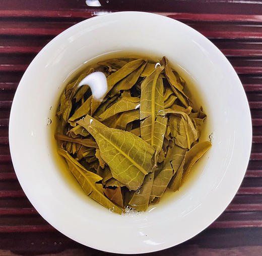 8月3日早9点【特惠清仓】【无量之巅】古树银毫高端品牌2021年布朗正山头春大树纯料 100克/盒 捡漏 商品图3