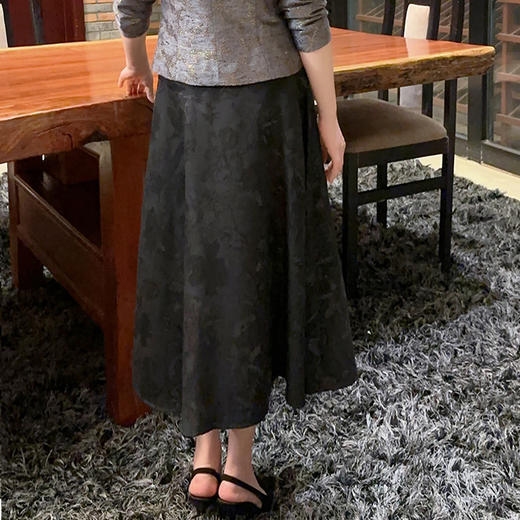 圣三利女装 新款中长款金属丝肌理提花散摆半身裙SL2035137 商品图2