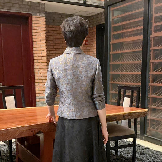 圣三利女装 新款星光金丝羊毛提花短款外套上衣SL2032123 商品图2