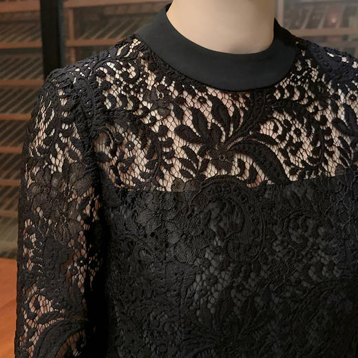 圣三利女装 新款雪尼尔蕾丝拼接收腰散摆长款连衣裙SL2037180 商品图3