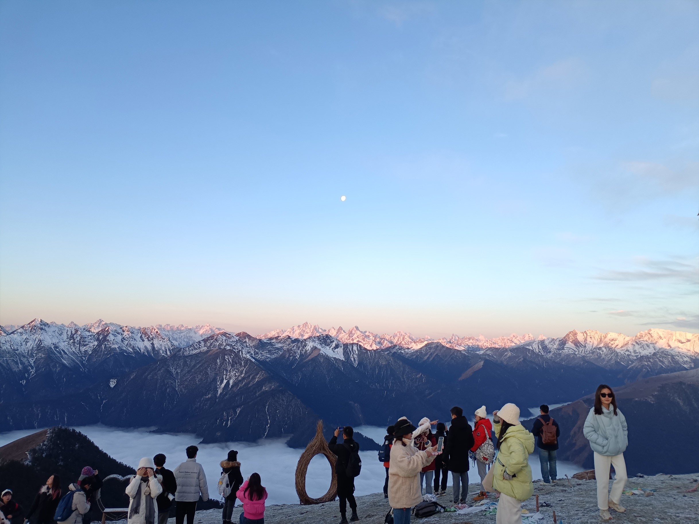 【发起活动】乐山+达瓦更扎二日游 | 18人即可出发 | 守望星空日出云海~