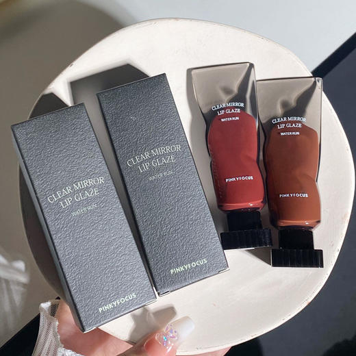 唇间散发柔和光泽，带来新鲜感受！PinkyFocus黧黑镜光唇釉镜面水光持久不易掉色成膜透明冰块唇泥女lm 商品图2