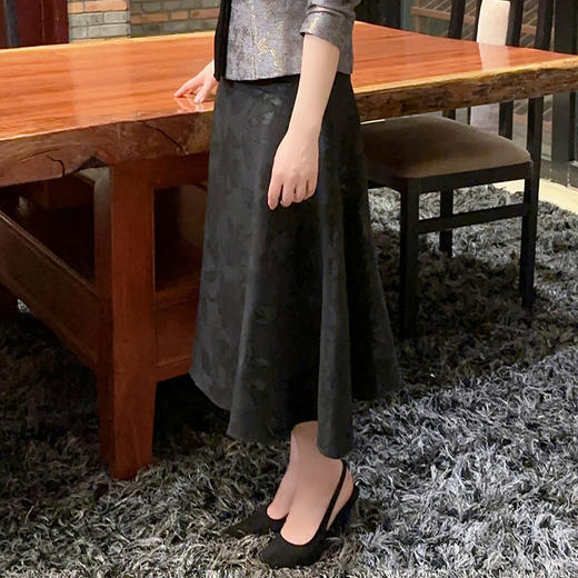 圣三利女装 新款中长款金属丝肌理提花散摆半身裙SL2035137 商品图1