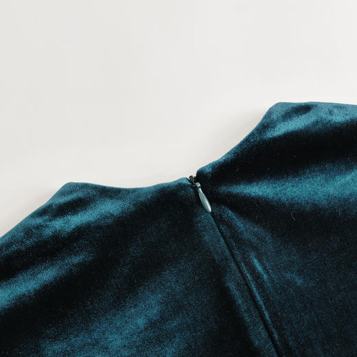 【马克珍妮 芦芙】秋装新款 女童柔软泡泡袖花边丝绒连衣裙231577 商品图3