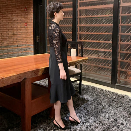 圣三利女装 新款雪尼尔蕾丝拼接收腰散摆长款连衣裙SL2037180 商品图1