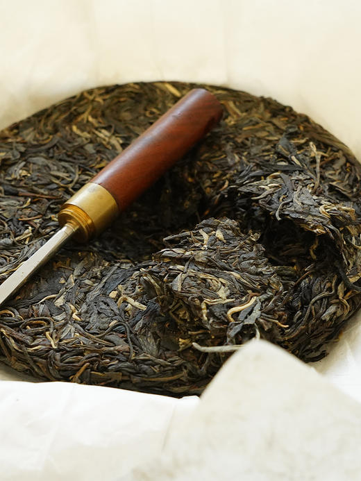 刮风寨500年纯料古树茶！2020年头春易武原始秘境刮风寨纯料生茶357g饼茶 商品图3