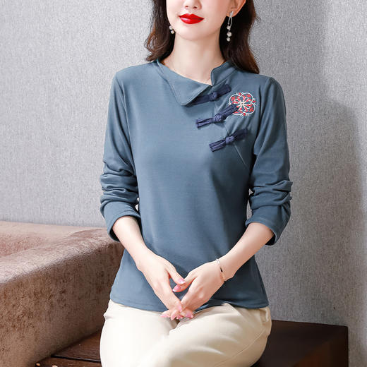 KQLA83N6654 文艺复古盘扣刺绣长袖打底衫女秋装2023新款大码宽松显瘦长袖T恤 商品图1