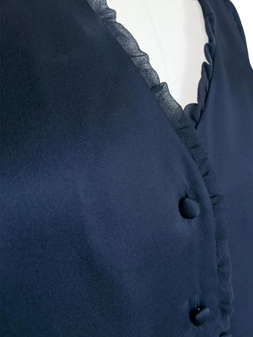 TYNVIE 雪纺木耳边装饰花瓣袖长袖上衣-藏青 商品图9