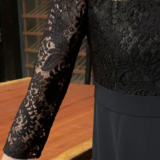 圣三利女装 新款雪尼尔蕾丝拼接收腰散摆长款连衣裙SL2037180 商品图4