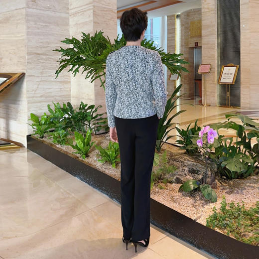 圣三利女装  新品双色微弹提花蝴蝶领舒适外套SL2032152 商品图2