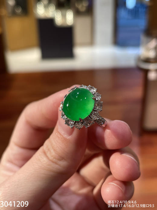 老坑高冰艳绿蛋面戒指【3041209】具体价格微信咨询 商品图1