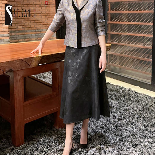 圣三利女装 新款中长款金属丝肌理提花散摆半身裙SL2035137 商品图0