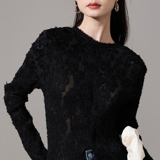 剩S/M/L 芳外【浮雕提花蕾丝T】2025春季新款褶皱肌理感女式T恤 商品图4