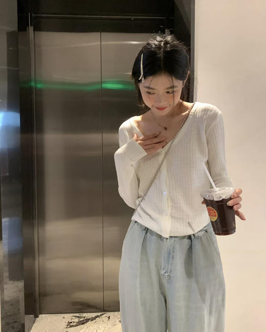 老米优品/ 🍂《奶甜软糯V领针织开衫》早秋少不了的一件！薄薄的，质感酥糊到飞起~~修身显瘦基础款， 莫兰迪色系~ 商品图13