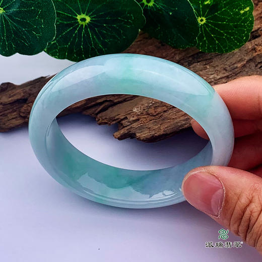 派瑞翡翠 翡翠手镯 糯种 浅绿 商品图3
