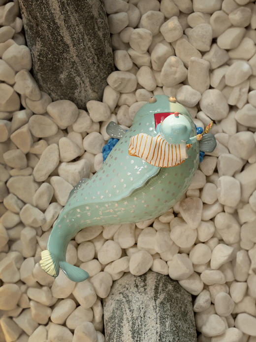 稀奇艺术瞿广慈海错图作者无穷小亮联名款印鱼《任我行》雕塑摆件 商品图1