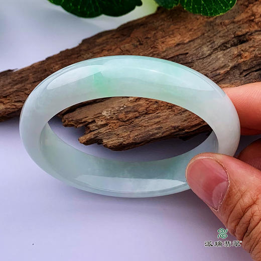 派瑞翡翠 翡翠手镯 糯种 浅绿 商品图2