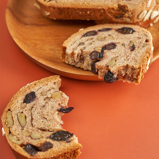 新疆大列巴切片黑麦果仁坚果干面包片早餐西式糕点大面包代餐饱腹 商品图3