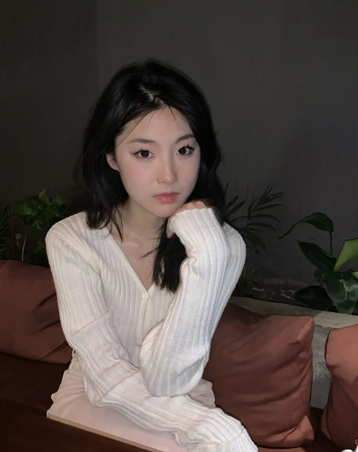 老米优品/ 🍂《奶甜软糯V领针织开衫》早秋少不了的一件！薄薄的，质感酥糊到飞起~~修身显瘦基础款， 莫兰迪色系~ 商品图4