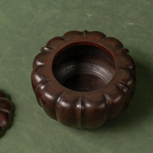 二十世纪 紫檀一木整挖瓜棱形围棋盒（一对） 商品图2