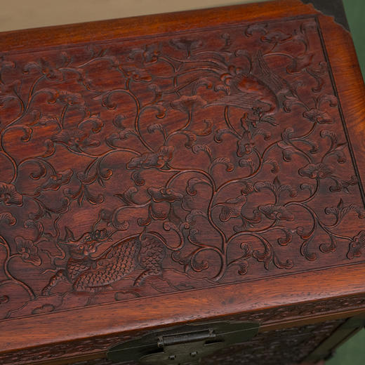 清 黄花梨浮雕麒麟引凤官皮箱 商品图3