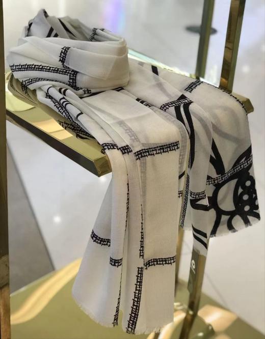 优品堂【花好月圆】羊毛披肩围巾两用 商品图1