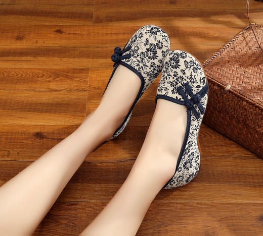 小碎花绣花鞋，复古坡跟民族风单鞋TM-16Z-182 商品图5