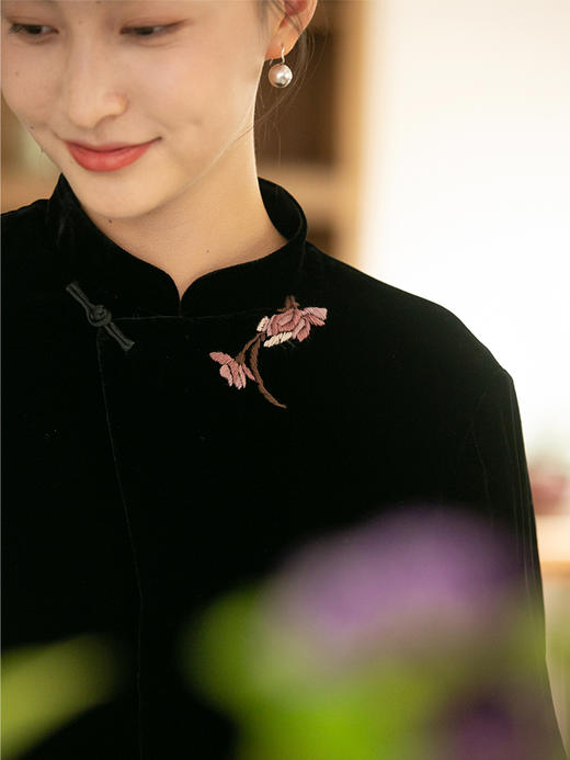 牧衣游原创 丝绒手绣开衫 限量福利款------ 蔓菁【不支持会员折】 商品图2