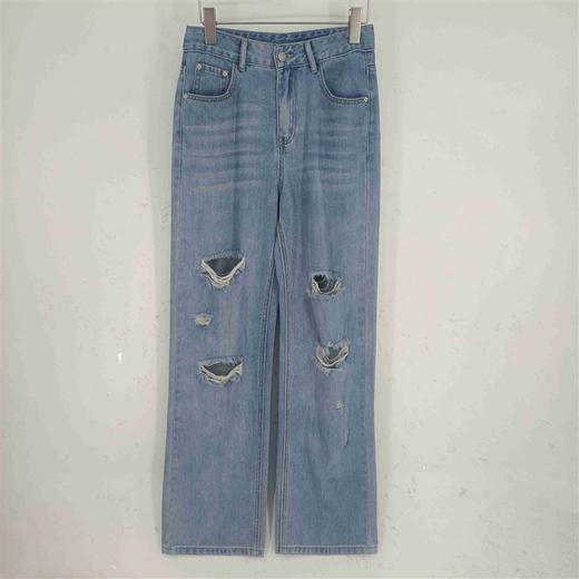 01-1潘依绣丁丁宠粉  破洞直筒牛仔裤（后面绿条）D5540 商品图0