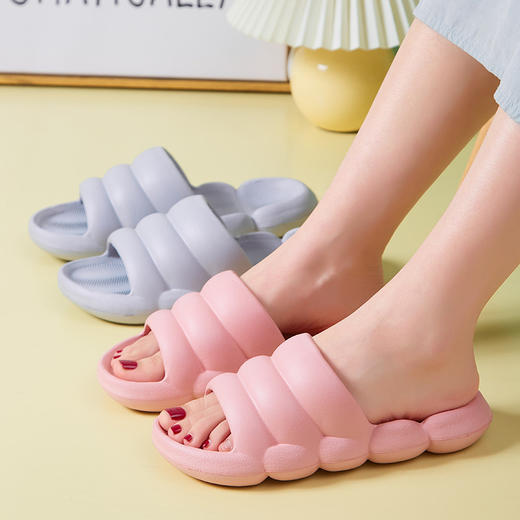 【柔软Q弹“毛毛虫”！踩屎感拖鞋】时尚百搭，软韧EVA，减震回弹 3.5cm厚底，软而不塌，防滑抓地，耐磨耐踩，多色可选毛毛虫拖鞋棉 商品图1