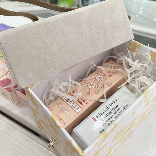 教师节礼物！雅顿润唇膏3.7g+欧舒丹护手霜30ml+精美礼盒！！ 商品图0