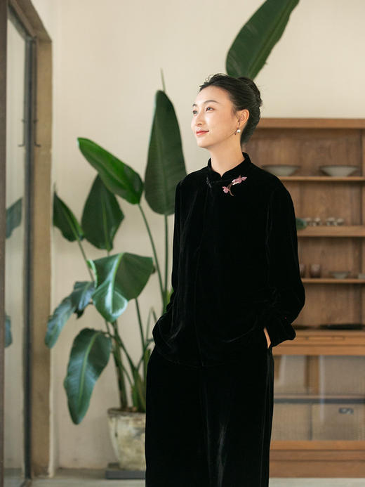 牧衣游原创 丝绒手绣开衫 限量福利款------ 蔓菁【不支持会员折】 商品图3