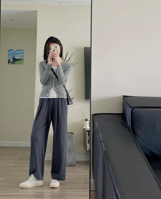 老米优品/ 🍂《奶甜软糯V领针织开衫》早秋少不了的一件！薄薄的，质感酥糊到飞起~~修身显瘦基础款， 莫兰迪色系~ 商品图10